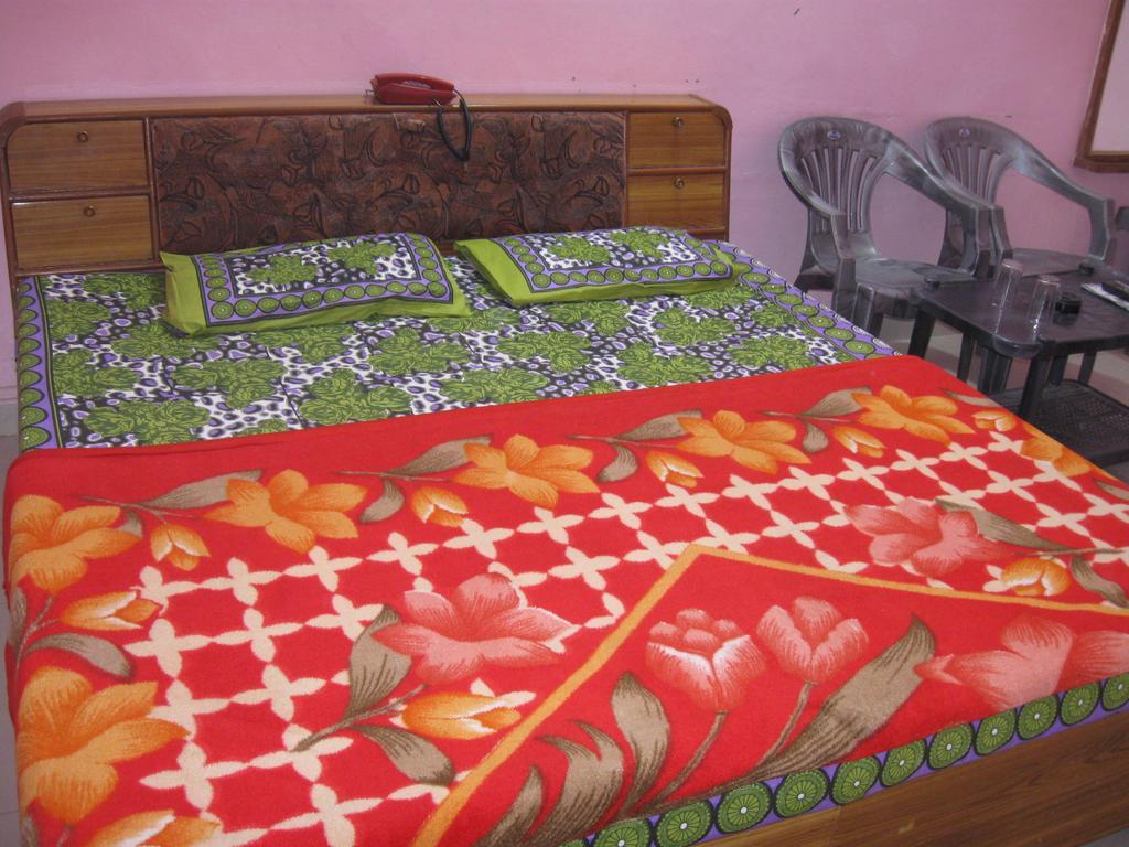 Hotel Shiv Ganga Rishīkesh Rum bild